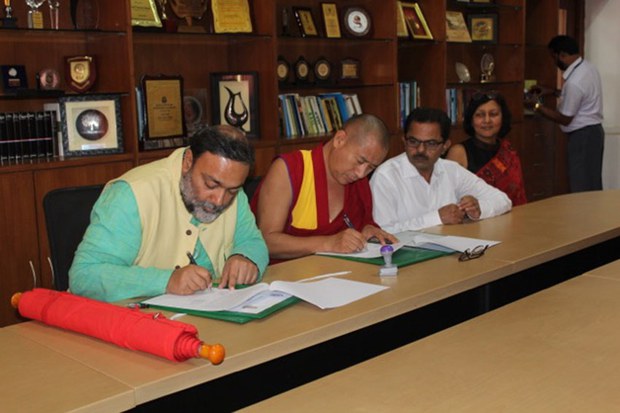 འབྲས་སྤུངས་བློ་གསལ་གླིང་དང་གྷོ་ཝ་གཙུག་ལག་སློབ་ཁང་གི་འབྲེལ་ལམ། འབྲས་སྤུངས་བློ་གསལ་གླིང་དང་གྷོ་ཝ་གཙུག་ལག་སློབ་ཁང་གི་འབྲེལ་ལམ།