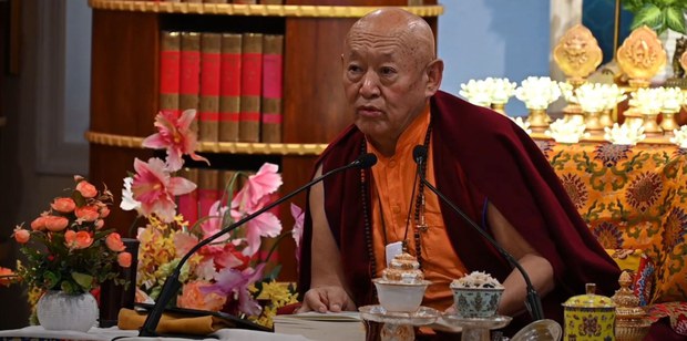 འབྲི་གུང་༧སྐྱབས་མགོན་ཆེ་ཚང་རིན་པོ་ཆེ་ཡིས་བོད་བཙན་པོའི་རྒྱལ་རབས་སྐོར་གསུངས་བཤད་གནང་བ།