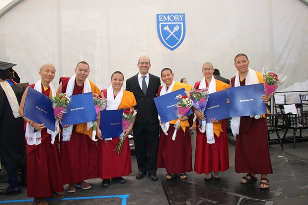 ནུབ་ཕྱོགས་སུ་ཚན་རིག་སློབ་སྦྱོང་གནང་མཁན་གྱི་གྲ་བཙུན།