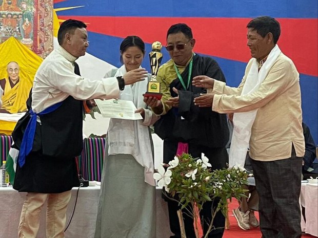 བོད་མིའི་མཉམ་འབྲེལ་ཁག་གསུམ་ལ་ཚོང་གི་གྱོང་གུད་ཕྲན་བུ་བྱུང་ཀྱང་སྤྱི་ཡོངས་ཀྱི་ཆ་ནས་སྤྱི་མཐུན་མཉམ་འབྲེལ་ལ་ཚོང་ཡག་པོ་བྱུང་ཡོད་པ་རེད། བོད་མིའི་མཉམ་འབྲེལ་ཁག་གསུམ་ལ་ཚོང་གི་གྱོང་གུད་ཕྲན་བུ་བྱུང་ཀྱང་སྤྱི་ཡོངས་ཀྱི་ཆ་ནས་སྤྱི་མཐུན་མཉམ་འབྲེལ་ལ་ཚོང་ཡག་པོ་བྱུང་ཡོད་པ་རེད།