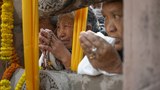 གནས་མཆོག་རྡོ་རྗེ་གདན་དུ་ཆོས་ཞུ་བ་རྣམས་ཀྱི་ཆེད་དུ་རིན་མེད་སྨན་སྒར་བཙུགས་གནང་བ།