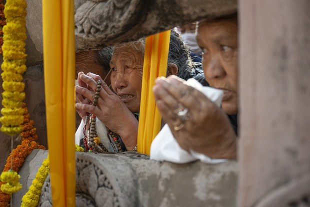 གནས་མཆོག་རྡོ་རྗེ་གདན་དུ་ཆོས་ཞུ་བ་རྣམས་ཀྱི་ཆེད་དུ་རིན་མེད་སྨན་སྒར་བཙུགས་གནང་བ། གནས་མཆོག་རྡོ་རྗེ་གདན་དུ་ཆོས་ཞུ་བ་རྣམས་ཀྱི་ཆེད་དུ་རིན་མེད་སྨན་སྒར་བཙུགས་གནང་བ།