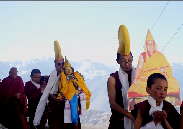 ལ་དྭགས་ཀླུ་འཁྱིལ་དགོན་དུ་དགའ་ལྡན་ལྔ་མཆོད།