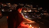 དགའ་ལྡན་ལྔ་མཆོད་དང་དེའི་བྱུང་རབས།