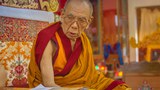 དགའ་ལྡན་ཁྲི་ཟུར་རིན་པོ་ཆེ་མཆོག་གི་ཧོང་ཀོང་ནང་གི་མཛད་འཆར།