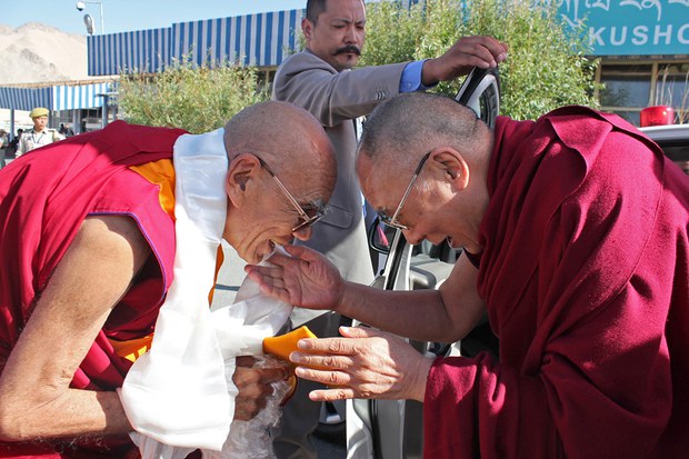 རི་རྫོང་རིན་པོ་ཆེ་མཆོག རི་རྫོང་རིན་པོ་ཆེ་མཆོག