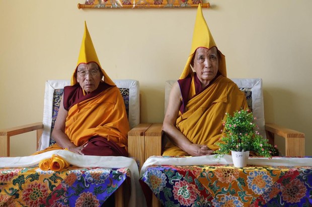 དགའ་ལྡན་ཁྲི་པའི་བྱུང་རབས་དང་། རྒྱལ་སྤྱིའི་དགེ་ལྡན་ལྷན་ཚོགས་ཀྱི་གལ་གནད། དགའ་ལྡན་ཁྲི་པའི་བྱུང་རབས་དང་། རྒྱལ་སྤྱིའི་དགེ་ལྡན་ལྷན་ཚོགས་ཀྱི་གལ་གནད།