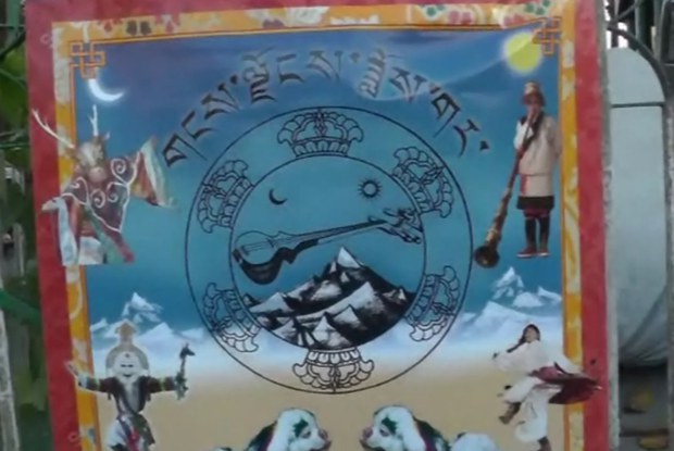 གངས་ལྗོངས་ཟློས་གར་དབུ་བརྙེས་ནས་མི་ལོ་ཉེར་གཉིས་འཁོར་བ།