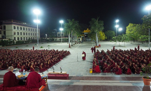 དགེ་ལུགས་རྒྱུས་སྤྲོད་གཏོང་མཁན་ཇེ་མང་དུ་ཕྱིན་ཡོད་པ།