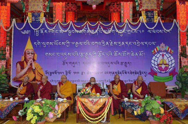 དགེ་ལུགས་ཡོངས་ཀྱིས་༧རྒྱལ་བའི་བཀའ་དྲིན་རྗེས་དྲན། དགེ་ལུགས་ཡོངས་ཀྱིས་༧རྒྱལ་བའི་བཀའ་དྲིན་རྗེས་དྲན།