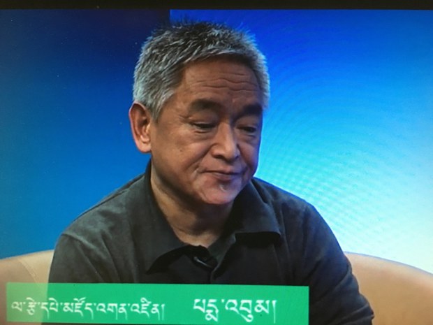 དཔེ་མཛོད་འགན་འཛིན་པདྨ་འབུམ་དང་རིག་གནས་འབྲེལ་བའི་གཏམ་བཤད་གནང་བ།