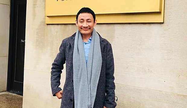 ནིའུ་ཡོག་ཏུ་བོད་མིའི་ཚོགས་པ་སྐྱིད་སྡུག་དང་མི་སྒེར་བཅས་ཀྱིས་བོད་མི་ནད་པ་ཚོར་རོགས་རམ་བྱེད་བཞིན་པ། ནིའུ་ཡོག་ཏུ་བོད་མིའི་ཚོགས་པ་སྐྱིད་སྡུག་དང་མི་སྒེར་བཅས་ཀྱིས་བོད་མི་ནད་པ་ཚོར་རོགས་རམ་བྱེད་བཞིན་པ།