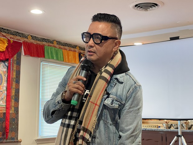བོད་མི་སྒྱུ་རྩལ་བ་གཞན་ཕན་ཁྱིམ་གསར་ལགས་ཀྱིས་ཨ་རིའི་ནང་མངའ་སྡེ་༡༢ ཙམ་གྱི་ནང་སྐོར་བསྐྱོད་གནང་སྟེ་ས་གནས་བོད་མི་རྣམས་དང་ཐུག་འཕྲད་གནང་ཡོད་པ། བོད་མི་སྒྱུ་རྩལ་བ་གཞན་ཕན་ཁྱིམ་གསར་ལགས་ཀྱིས་ཨ་རིའི་ནང་མངའ་སྡེ་༡༢ ཙམ་གྱི་ནང་སྐོར་བསྐྱོད་གནང་སྟེ་ས་གནས་བོད་མི་རྣམས་དང་ཐུག་འཕྲད་གནང་ཡོད་པ།