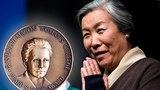 ཨ་རིའི་མཐོ་སློབ་ཅིག་གིས་༧སྐུའི་གཅུང་མོ་བཀའ་ཟུར་རྗེ་བཙུན་པདྨ་མ་མཆོག་ལ་གཟེངས་རྟགས་འབུལ་རྒྱུ།