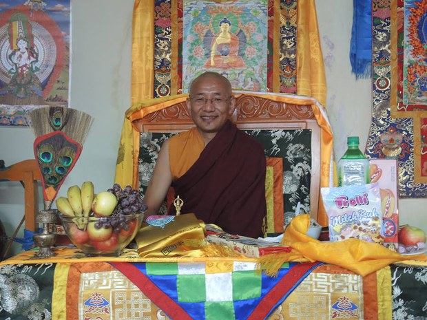 མཁན་པོ་ངག་དབང་རྡོ་རྗེ་ལགས།