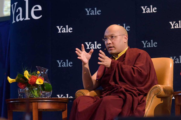 ཀརྨ་པ་མཆོག་གིས་ཡེལ་གཙུག་ལག་སློབ་གྲྭར་གསུང་བཤད།