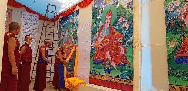 ཀིརྟིའི་བྱེས་པ་གྲྭ་ཚང་གིས་༸གོང་ས་མཆོག་གི་ཆིབས་བསྒྱུར་དང་མཁས་པའི་བགྲོ་གླེང་སླད་གྲ་སྒྲིག་གནང་བཞིན་པ། ཀིརྟིའི་བྱེས་པ་གྲྭ་ཚང་གིས་༸གོང་ས་མཆོག་གི་ཆིབས་བསྒྱུར་དང་མཁས་པའི་བགྲོ་གླེང་སླད་གྲ་སྒྲིག་གནང་བཞིན་པ།