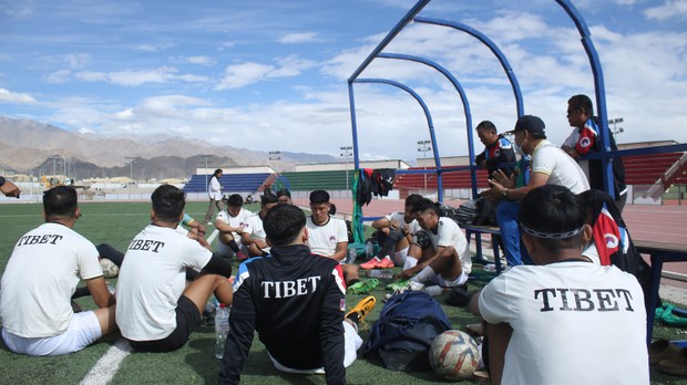གནམ་གཤིས་འགྱུར་ལྡོག་ལ་དམིགས་ནས་རྐང་སྤོལ་རྩེད་འགྲན།