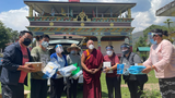 བླ་མ་བློ་བཟང་ལགས་དང་སྤྱི་ཚོགས་ཞབས་ཞུ།