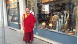 བླ་མ་བློ་བཟང་ནས་དབང་པོ་སྐྱོན་ཅན་དང་ཉམས་ཐག་ལ་རོགས་སྐྱོར།