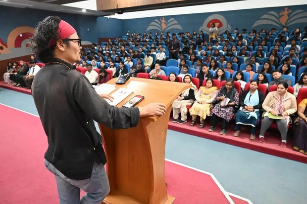 རྩོམ་བྲིས་སྒྱུ་རྩལ་ལ་དོ་དབྱིངས་འཕེལ་ཐབས།
