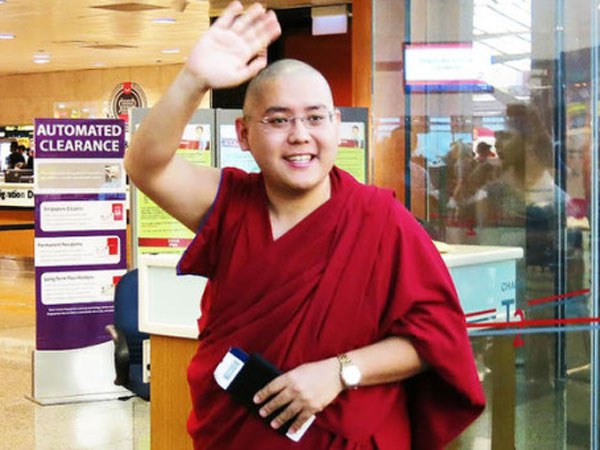 གླིང་མཆོག་སྤྲུལ་ཨིཛ་རེལ་དུ་ཆིབས་བསྒྱུར། གླིང་མཆོག་སྤྲུལ་ཨིཛ་རེལ་དུ་ཆིབས་བསྒྱུར།