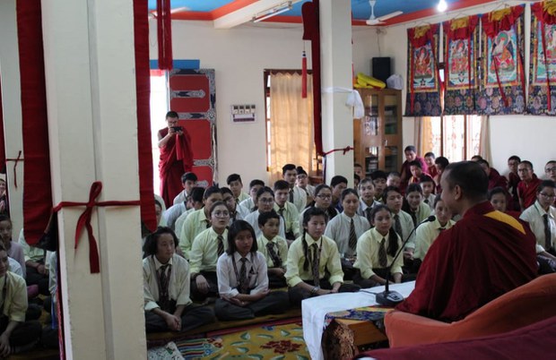 སློབ་ཕྲུག་ཁག་གཅིག་ལ་རིགས་ལམ་དང་བཟང་སྤྱོད་ཀྱི་སློབ་འཁྲིད། སློབ་ཕྲུག་ཁག་གཅིག་ལ་རིགས་ལམ་དང་བཟང་སྤྱོད་ཀྱི་སློབ་འཁྲིད།