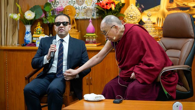 ཨ་རིའི་ཝ་ཤིང་ཀྲོན་མངའ་སྡེའི་སྲིད་སྐྱོང་སྐུ་གཞོན་མཆོག་༧གོང་ས་མཆོག་དང་མཇལ་འཕྲད་ཞུས་པ། ཨ་རིའི་ཝ་ཤིང་ཀྲོན་མངའ་སྡེའི་སྲིད་སྐྱོང་སྐུ་གཞོན་མཆོག་༧གོང་ས་མཆོག་དང་མཇལ་འཕྲད་ཞུས་པ།