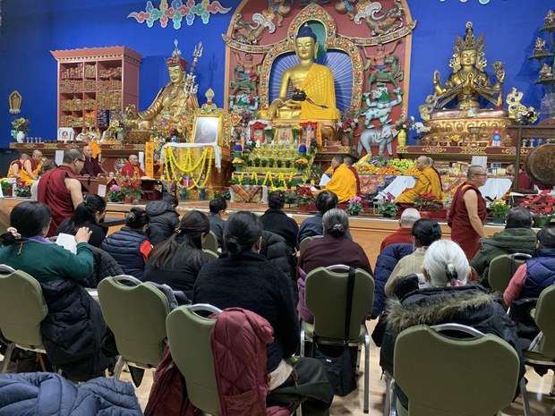 ས་པཎ་འདས་མཆོད་དང་ཀླུ་ལྡིང་མཁན་ཆེན་གྱི་དགོངས་རྫོགས་མཆོད་འབུལ།