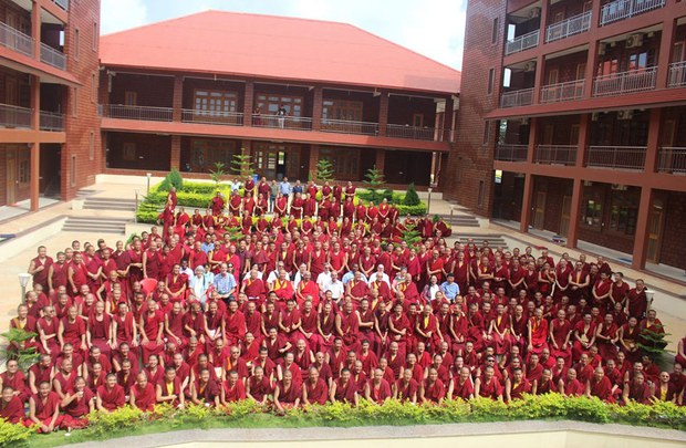 དགེ་འདུན་པ་ཁག་ཅིག་གིས་ལོ་དྲུག་རིང་ཚན་རིག་སློབ་སྦྱོང་གནང་བ། དགེ་འདུན་པ་ཁག་ཅིག་གིས་ལོ་དྲུག་རིང་ཚན་རིག་སློབ་སྦྱོང་གནང་བ།