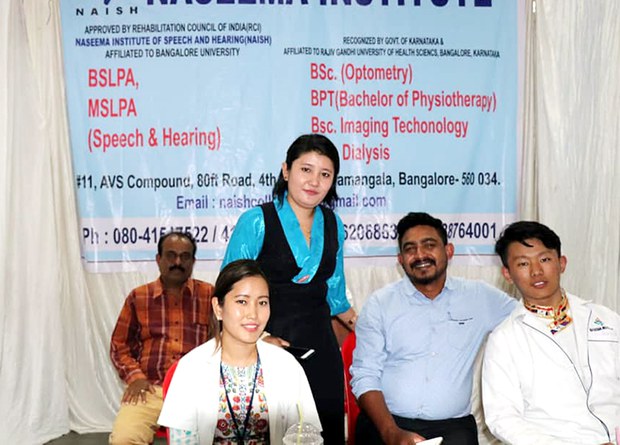 ཉི་མ་དབྱངས་ཅན་ལགས་ཀྱིས་བོད་རིགས་སློབ་མ་མང་པོར་སློབ་བཞུགས་ཀྱི་ལམ་སྟོན་གནང་བ། ཉི་མ་དབྱངས་ཅན་ལགས་ཀྱིས་བོད་རིགས་སློབ་མ་མང་པོར་སློབ་བཞུགས་ཀྱི་ལམ་སྟོན་གནང་བ།