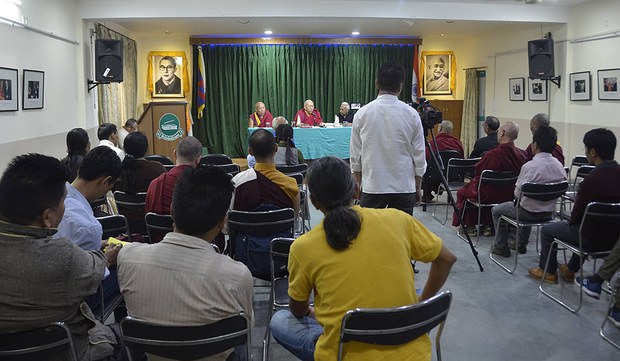 སྣར་ཐང་བཀའ་འགྱུར་གློག་རྡུལ་འཕྲུལ་དེབ་བཟོས་ནས་འོད་སྡེར་ཐོག་འགྲེམས་སྤེལ་གནང་བ། སྣར་ཐང་བཀའ་འགྱུར་གློག་རྡུལ་འཕྲུལ་དེབ་བཟོས་ནས་འོད་སྡེར་ཐོག་འགྲེམས་སྤེལ་གནང་བ།