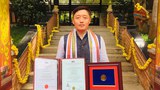 བོད་རིགས་སློབ་མ་པདྨ་རྒྱལ་མཚན་ལ་ཡིག་རྒྱུགས་ཀྱི་གྲུབ་འབྲས་ལེགས་ཤོས་ཀྱི་གསེར་གྱི་རྟགས་མ་ཐོབ་པ།