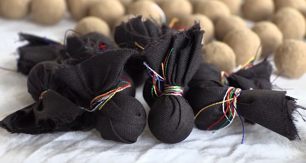 ནག་པོ་དབུ་སྦྱོར་ལེན་མཁན་ཧ་ཅང་མང་པོ་ཡོད་པ།