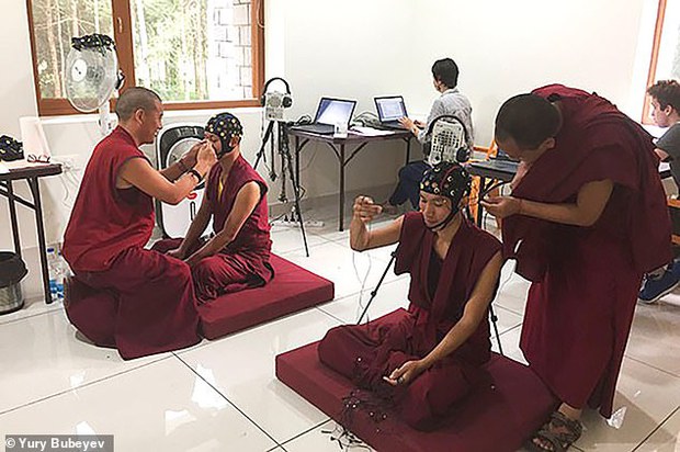 ཐུགས་དམ་དང་ནུབ་ཕྱོགས་ཚན་རིག་པའི་དཔྱད་ཞིབ།