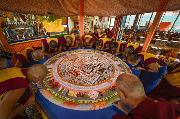 དུས་འཁོར་དབང་ཆེན་སྐབས་ཀུན་སློང་འཁྱེར་ཕྱོགས།