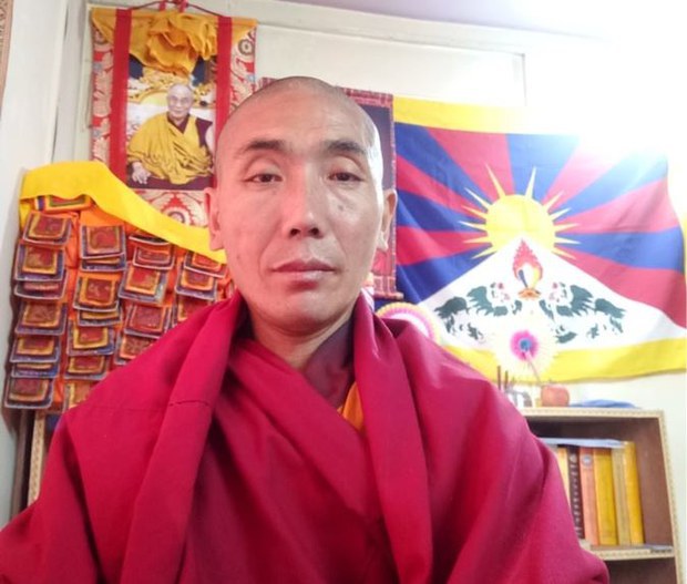 རྒྱ་ནག་གིས་བོད་ནང་སྐད་ཡིག་རིག་གཞུང་མེད་པ་བཟོ་ཐབས་བྱེད་བཞིན་པའི་སྐབས་འདིར་ཕྱོགས་ཡོངས་ནས་བོད་སྐད་སྲུང་སྐྱོབ་བྱ་རྒྱུ་གལ་ཆེ། རྒྱ་ནག་གིས་བོད་ནང་སྐད་ཡིག་རིག་གཞུང་མེད་པ་བཟོ་ཐབས་བྱེད་བཞིན་པའི་སྐབས་འདིར་ཕྱོགས་ཡོངས་ནས་བོད་སྐད་སྲུང་སྐྱོབ་བྱ་རྒྱུ་གལ་ཆེ།