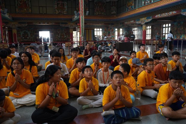 སེ་ར་བྱེས་དྲྭ་ཐོག་སློབ་གྲྭའི་དབྱར་དུས་འཛིན་གྲྭ།