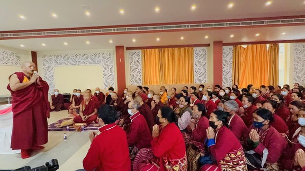 ཨ་རུ་ཎཱ་ཅལ་མངའ་སྡེའི་ཤེས་རབ་བཟང་པོ་ལྷན་ཚོགས་ནས་དིང་རི་ས་ཡོམ་གོད་ཆགས་ཕོག་པ་རྣམས་ཀྱི་ཆེད་མཆོད་འབུལ། ཨ་རུ་ཎཱ་ཅལ་མངའ་སྡེའི་ཤེས་རབ་བཟང་པོ་ལྷན་ཚོགས་ནས་དིང་རི་ས་ཡོམ་གོད་ཆགས་ཕོག་པ་རྣམས་ཀྱི་ཆེད་མཆོད་འབུལ།