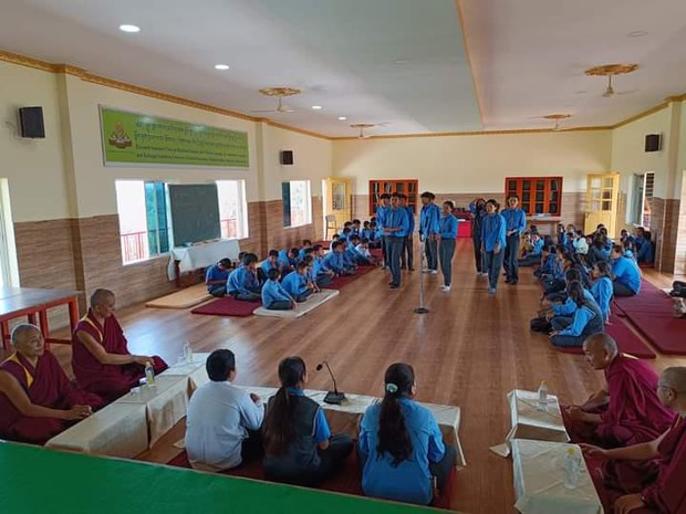 གཞིས་ཆགས་ཀྱི་སློབ་ཕྲུག་ཚོར་དབྱར་ཆོས།
