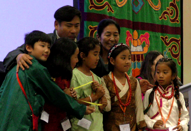 སུད་སི་གཟའ་མཇུག་སློབ་གྲྭའི་ཕ་སྐད་འགྲན་བསྡུར།