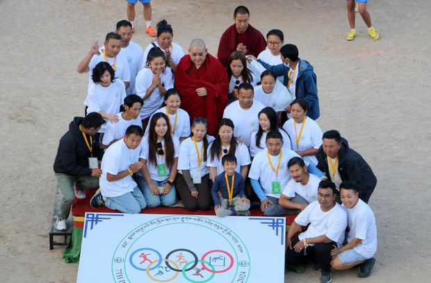 དྷ་སྟེང་བོད་ཕྲུག་ཁྱིམ་སྡེ་དབུ་བརྙེས་ནས་མི་ལོ་ ༦༤ ཧྲིལ་པོ་འཁོར་བ་དང་མ་འོངས་པའི་རེ་བ།