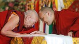 སྐྱབས་རྗེ་ཡོངས་འཛིན་ཁྲ་འགུ་རིན་པོ་ཆེ་མཆོག་ལ་མྱ་ངན་གུས་འདུད་ཆེད་ཀརྨ་པ་མཆོག་གི་འཁྲུངས་སྐར་ཆོས་ཕྱོགས་ཁོ་ནའི་ལམ་ནས་སྲུང་བརྩི་ཞུ་རྒྱུ།