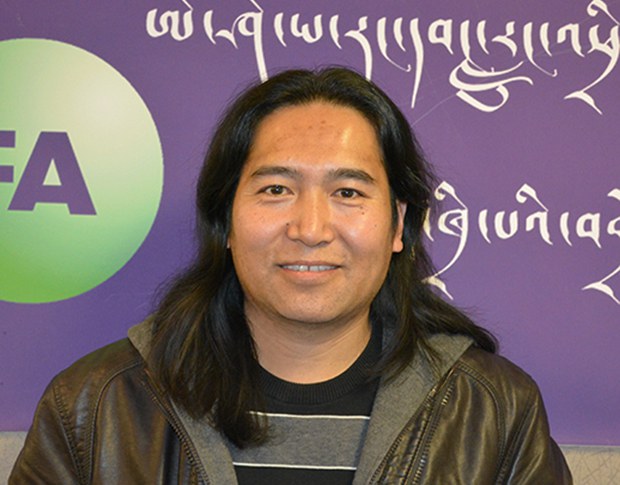 ཤིང་བཟའ་ཧོ་ཐོག་ཐུ་བློ་བཟང་དར་རྒྱས་རྒྱ་མཚོ་མཆོག་གི་ངོ་སྤྲོད། ཤིང་བཟའ་ཧོ་ཐོག་ཐུ་བློ་བཟང་དར་རྒྱས་རྒྱ་མཚོ་མཆོག་གི་ངོ་སྤྲོད།