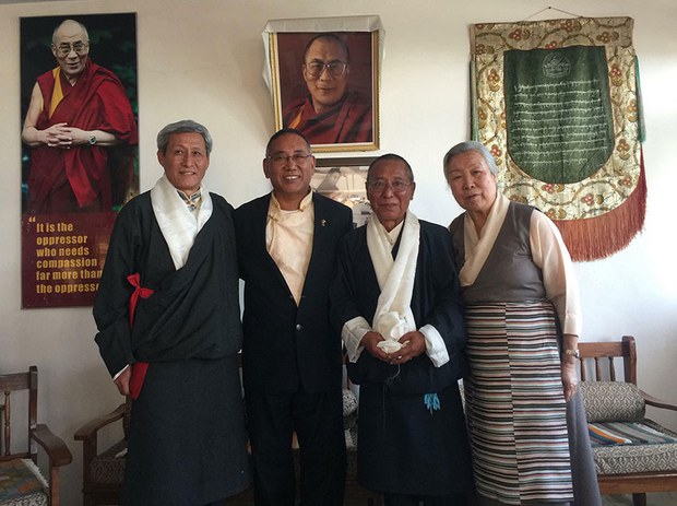 བོད་ཕྲུག་ཁྱིམ་སྡེའི་སྤྱི་ཁྱབ་འགན་འཛིན་འཕོ་འགྱུར། བོད་ཕྲུག་ཁྱིམ་སྡེའི་སྤྱི་ཁྱབ་འགན་འཛིན་འཕོ་འགྱུར།