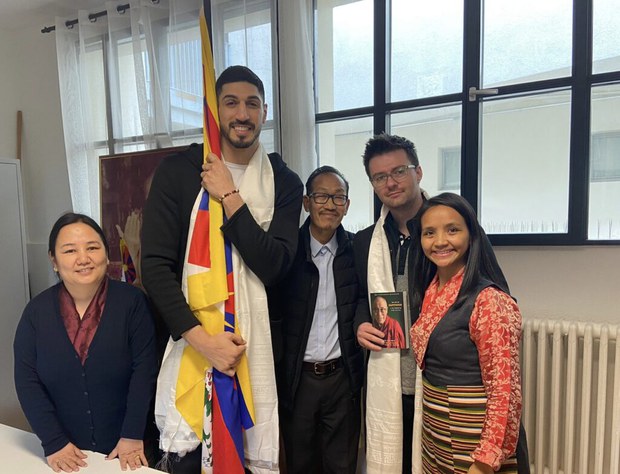 སུད་སི་སྐུ་ཚབ་དོན་གཅོད་ལས་ཁང་གིས་Enes Kanter Freedom་ལགས་སྐུ་ཚབ་དོན་ལས་ཁང་དུ་གདན་འདྲེན་ཞུས་ཡོད་པ། སུད་སི་སྐུ་ཚབ་དོན་གཅོད་ལས་ཁང་གིས་Enes Kanter Freedom་ལགས་སྐུ་ཚབ་དོན་ལས་ཁང་དུ་གདན་འདྲེན་ཞུས་ཡོད་པ།