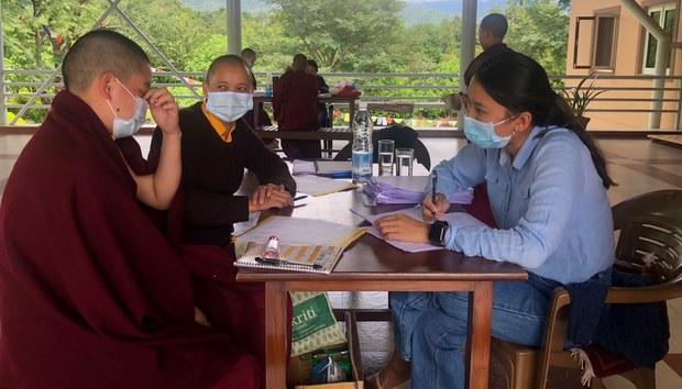 བོད་པའི་སྤྱི་ཚོགས་ནང་ཏོག་དབྱིབས་ནད་ཡམས་ཀྱི་སྐབས་སུ་འཕྲོད་བསྟེན་གྱི་དཀའ་ངལ་འཕྲད་མཁན་ཚོར་མཐུན་འགྱུར་སྦྱོར་སྤྲོད་གནང་བ། བོད་པའི་སྤྱི་ཚོགས་ནང་ཏོག་དབྱིབས་ནད་ཡམས་ཀྱི་སྐབས་སུ་འཕྲོད་བསྟེན་གྱི་དཀའ་ངལ་འཕྲད་མཁན་ཚོར་མཐུན་འགྱུར་སྦྱོར་སྤྲོད་གནང་བ།