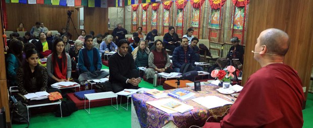 ལྡི་ལི་བོད་ཁང་གིས་ཎ་ལེན་ཌའི་སློབ་དཔོན་རབ་འབྱམས་ཀྱི་སློབ་འཁྲིད་གནང་བཞིན་ཡོད་པ།