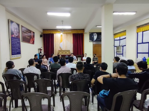 བོད་མི་ཚོང་ལས་བདེ་ཚོགས་ཀྱི་ངོ་སྤྲོད་དང་མ་འོངས་ལས་འཆར་སྐོར་གྲོས་བསྡུར་གནང་ཡོད་པ། བོད་མི་ཚོང་ལས་བདེ་ཚོགས་ཀྱི་ངོ་སྤྲོད་དང་མ་འོངས་ལས་འཆར་སྐོར་གྲོས་བསྡུར་གནང་ཡོད་པ།
