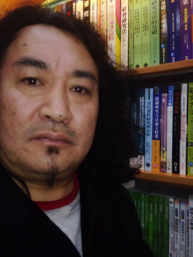 བཙན་བྱོལ་བོད་མིའི་རྩོམ་པ་པོ་ལྷ་སྡེ་གནམ་ལོ་ཡག བཙན་བྱོལ་བོད་མིའི་རྩོམ་པ་པོ་ལྷ་སྡེ་གནམ་ལོ་ཡག